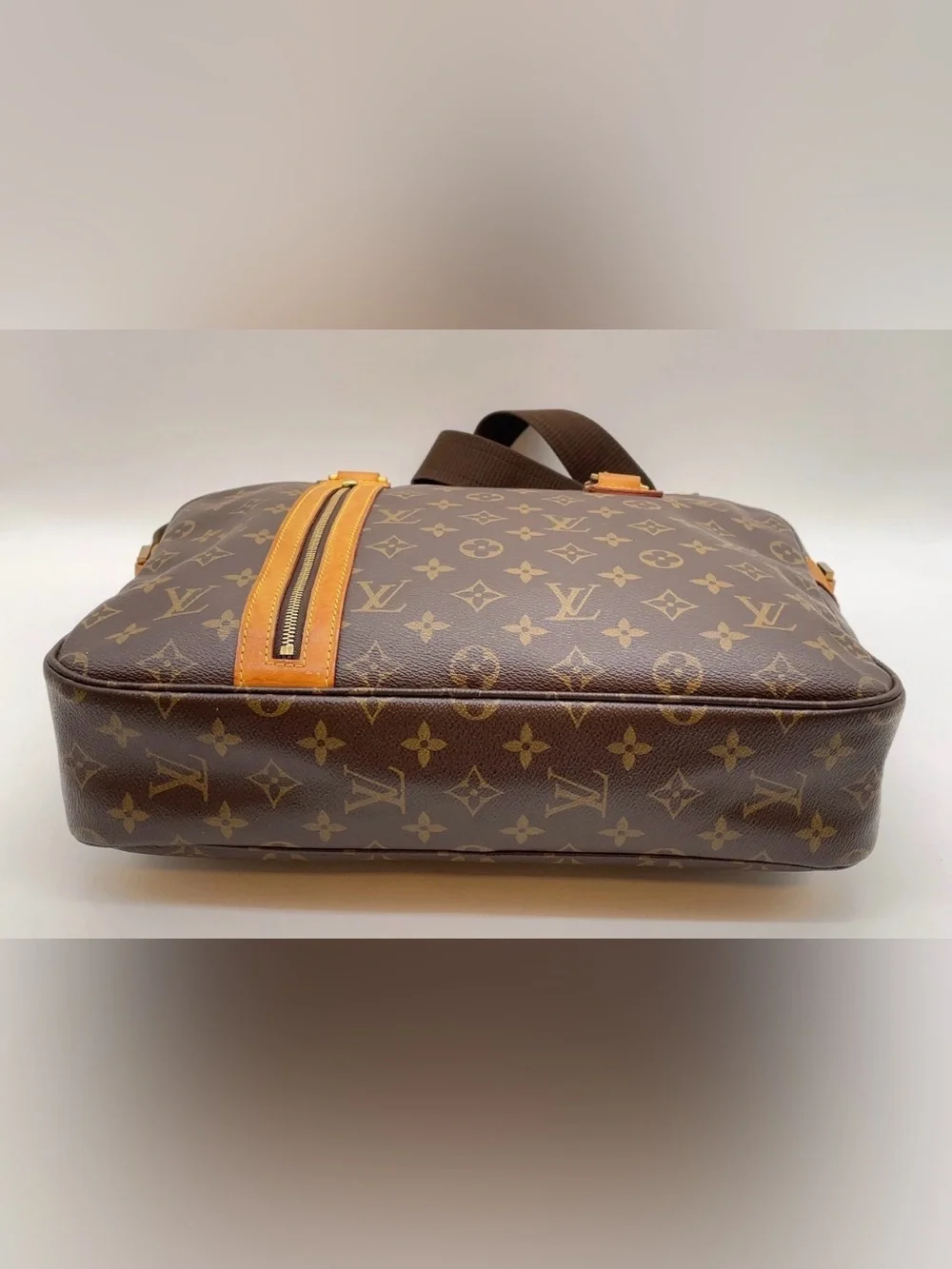 Louis Vuitton Monogram Canvas Messenger Bag crossbody shoulder carry on travel!